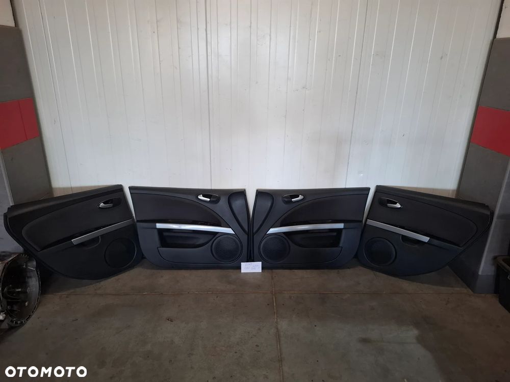 Boczek boczki Seat Leon II lift 2012 rok komplet - 1