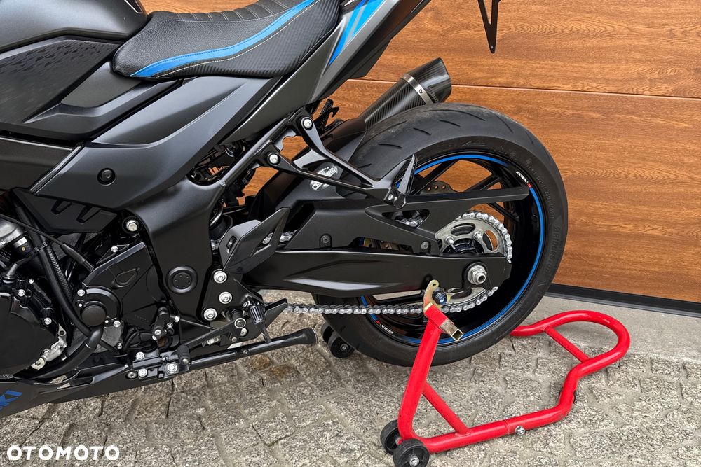 Suzuki GSX - 25