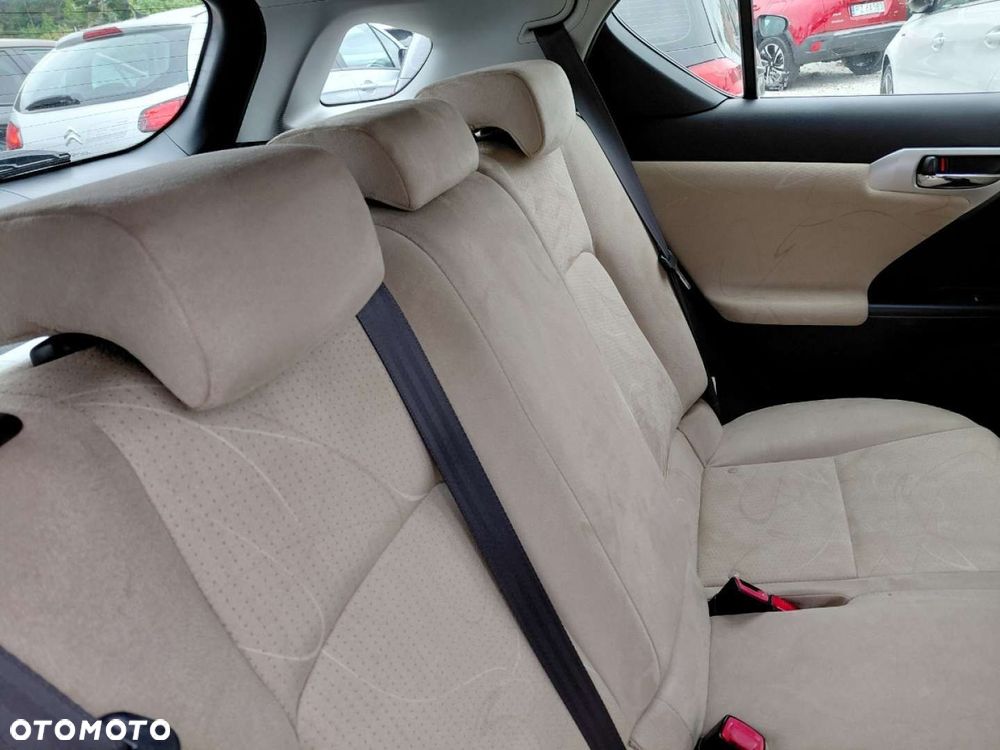Lexus CT - 17