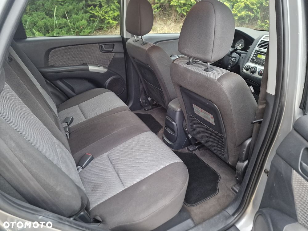 Kia Sportage 2.0 Expedition - 11
