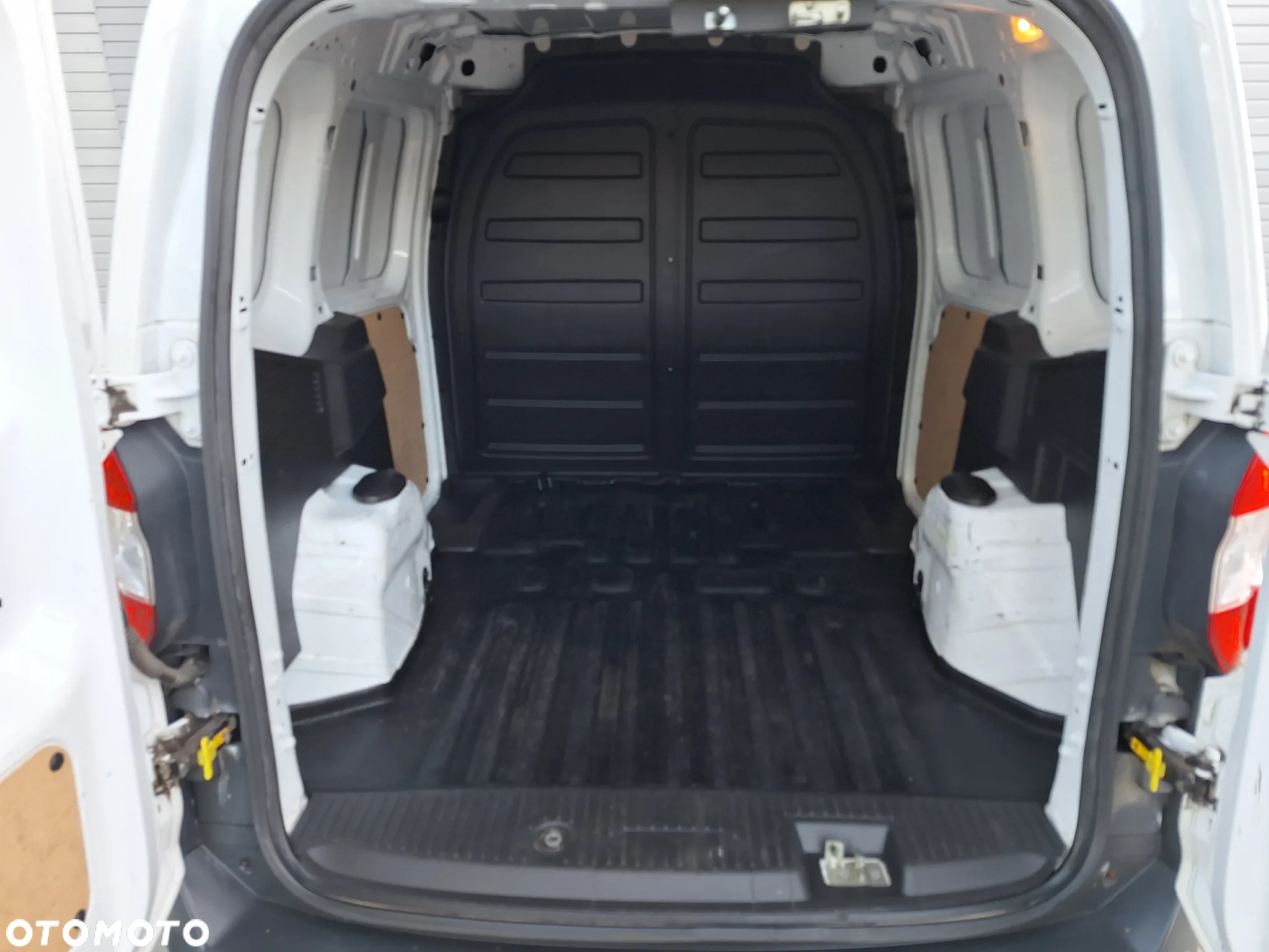 Ford Transit Courier - 9