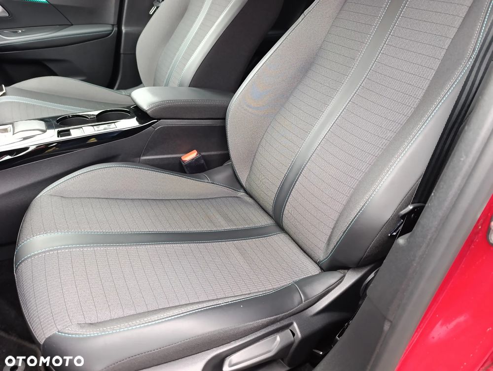 Peugeot 2008 BlueHDi 130 Allure S&S EAT8 - 22