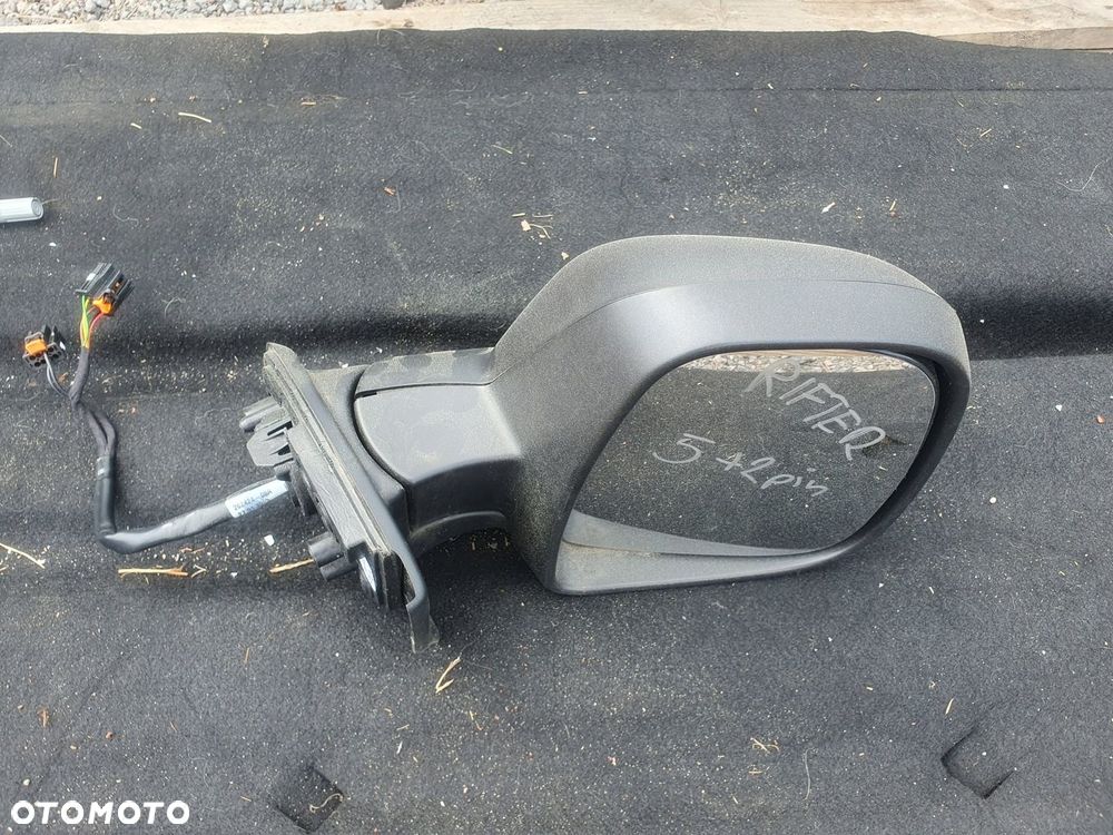 LUSTERKO PRAWE PEUGEOT RIFTER 52 KABLE 7 KABLI