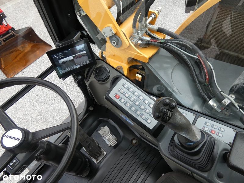 Liebherr A910 Compact ze Szwecji / ROTOTILT ZE SZCZYPCAMI / Super Stan / - 17