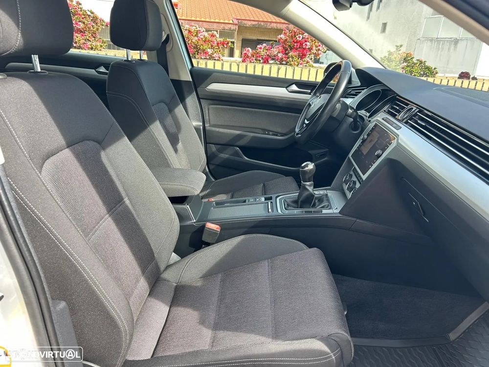 VW Passat 1.6 TDI Confortline - 21
