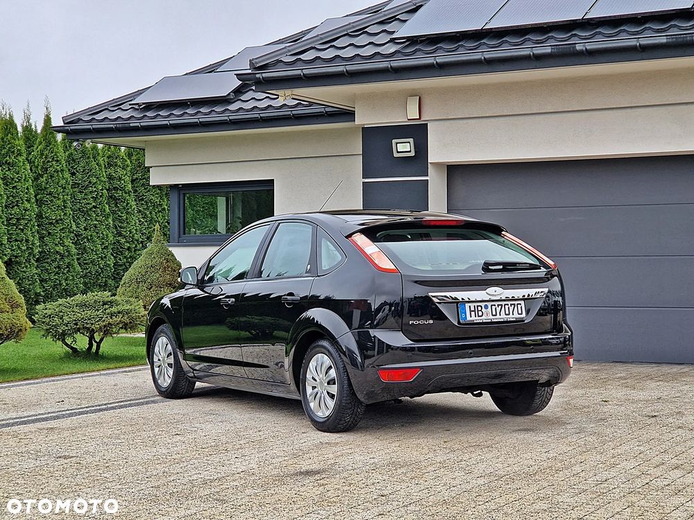 Ford Focus 1.6 Ghia - 25