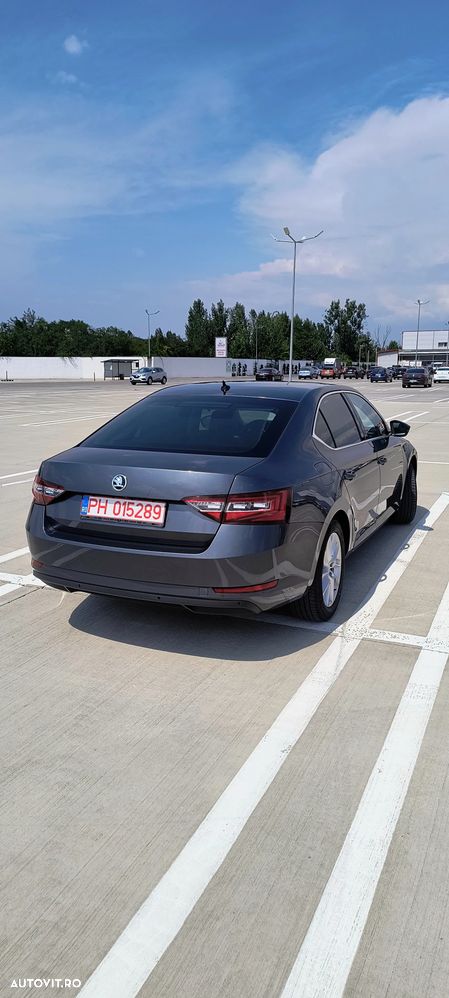 Skoda Superb 2.0 TDI DSG Style - 9