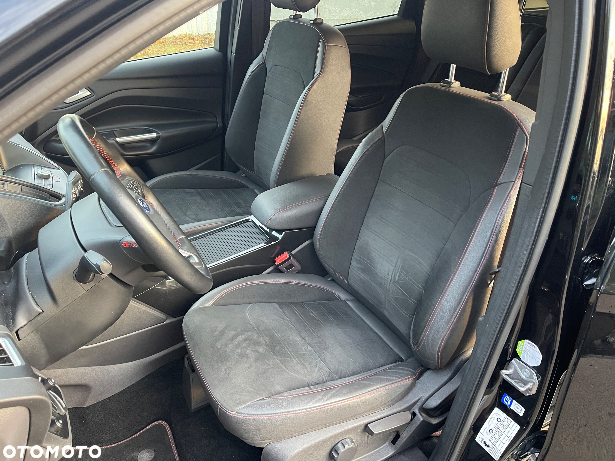 Ford Kuga 1.5 EcoBoost 2x4 ST-Line - 32