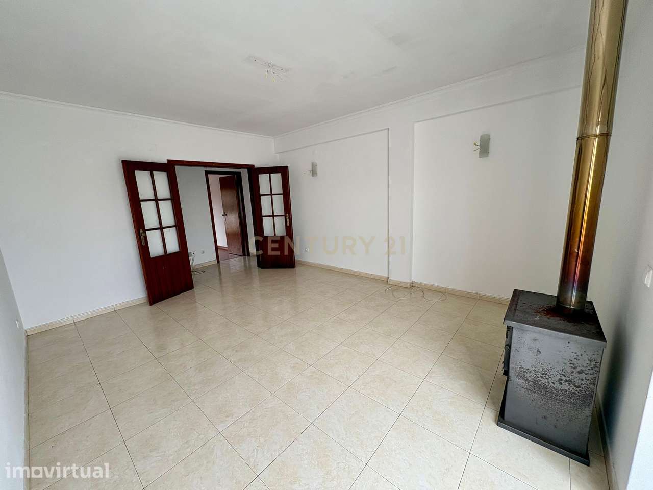 Apartamento T2 com garagem, no centro das Gaeiras. - Grande imagem: 2/18