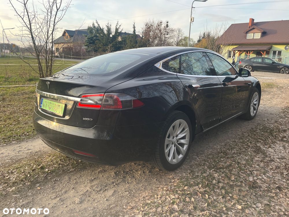 Tesla Model S - 5