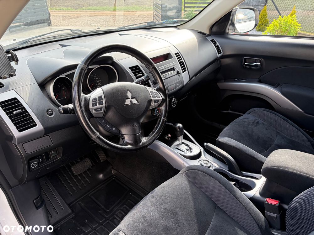 Mitsubishi Outlander 3.0 V6 XLS - 11