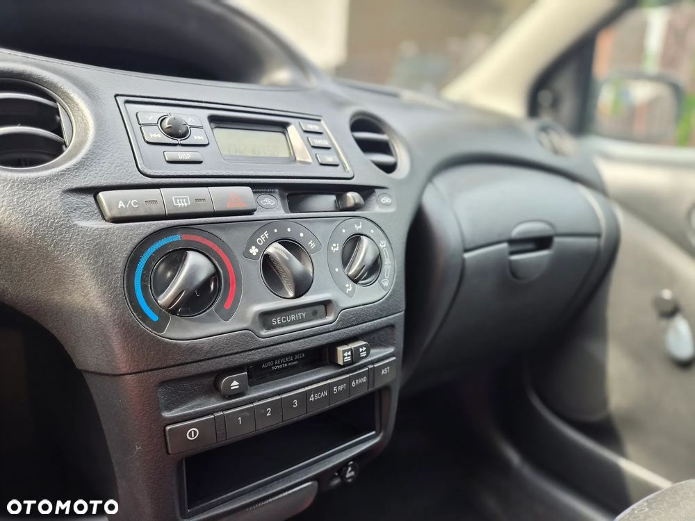 Toyota Yaris - 10