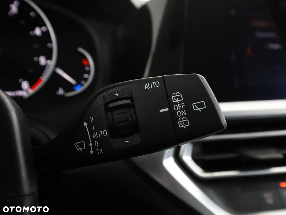 BMW Seria 3 318d Sport Line - 33