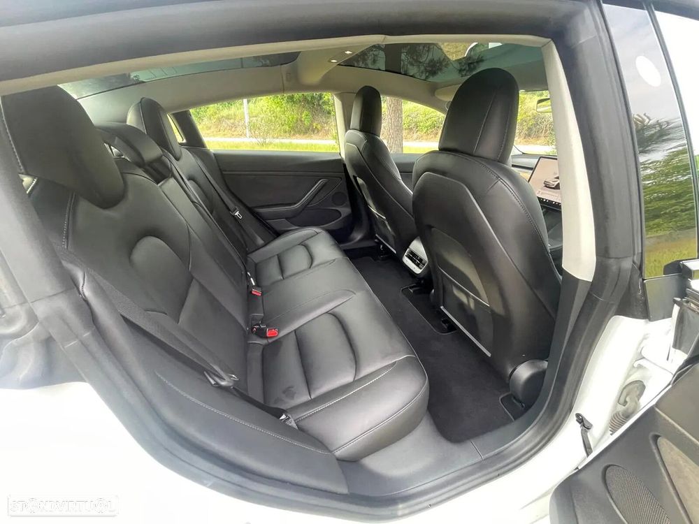 Tesla Model 3 - 3