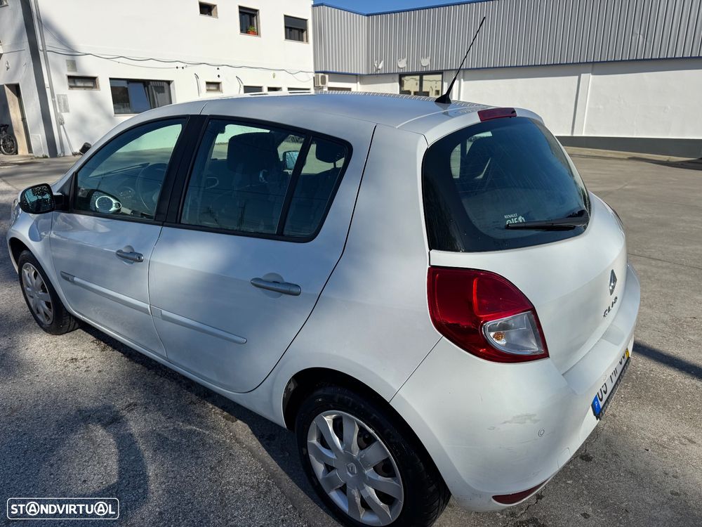 Renault Clio 1.2 16V Confort 130g - 3