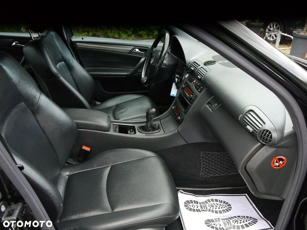 Mercedes-Benz Klasa C 200 Kompressor Avantgarde Sport Edition - 29