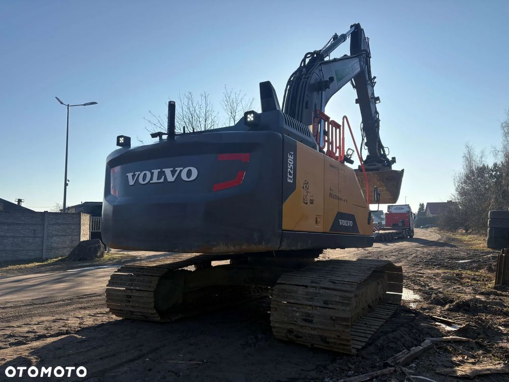 Volvo EC250EL - 5