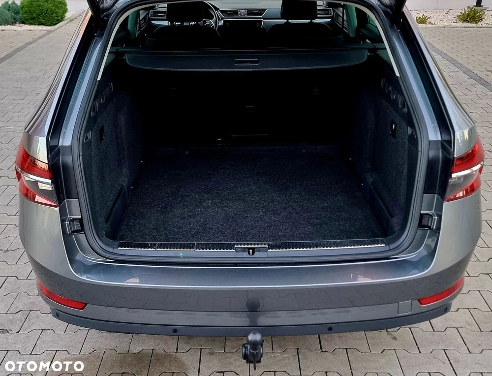 Skoda Superb 2.0 TDI SCR Style DSG - 34