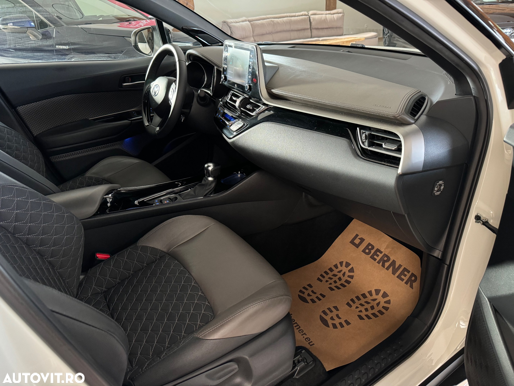 Toyota C-HR 1.8 Hybrid Black&White - 21