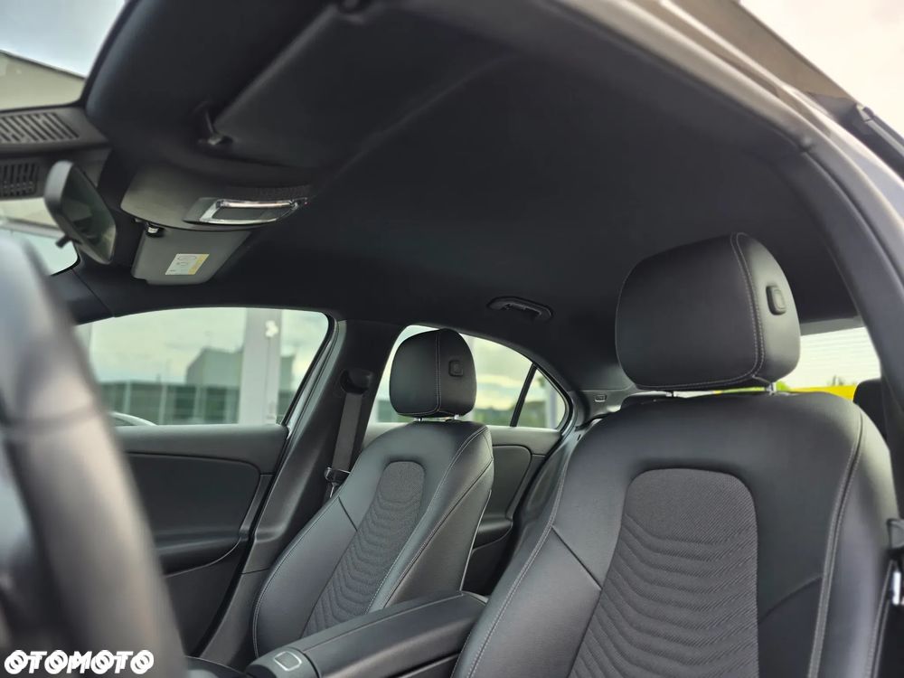 Mercedes-Benz Klasa A 180 Edycja specjalna 7G-DCT - 28