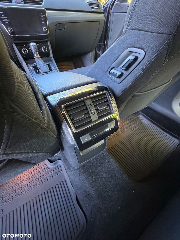 Skoda Superb 1.4 TSI Plug-In Hybrid L&K DSG - 19