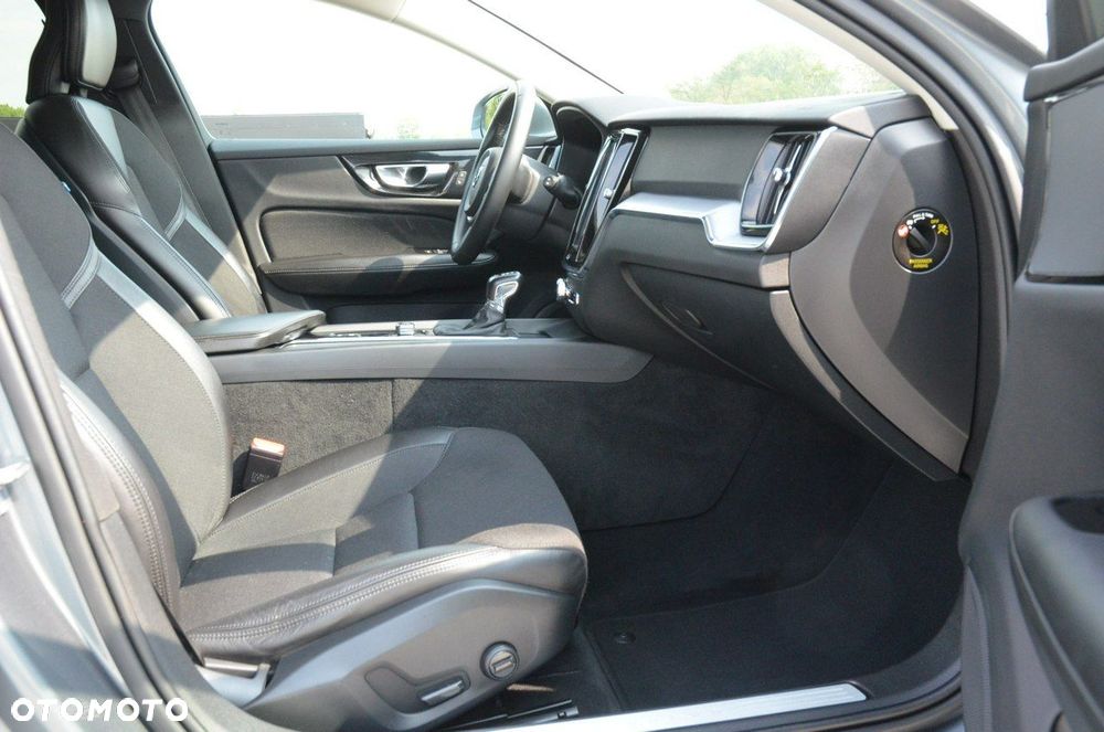 Volvo V60 D4 Geartronic Momentum - 26