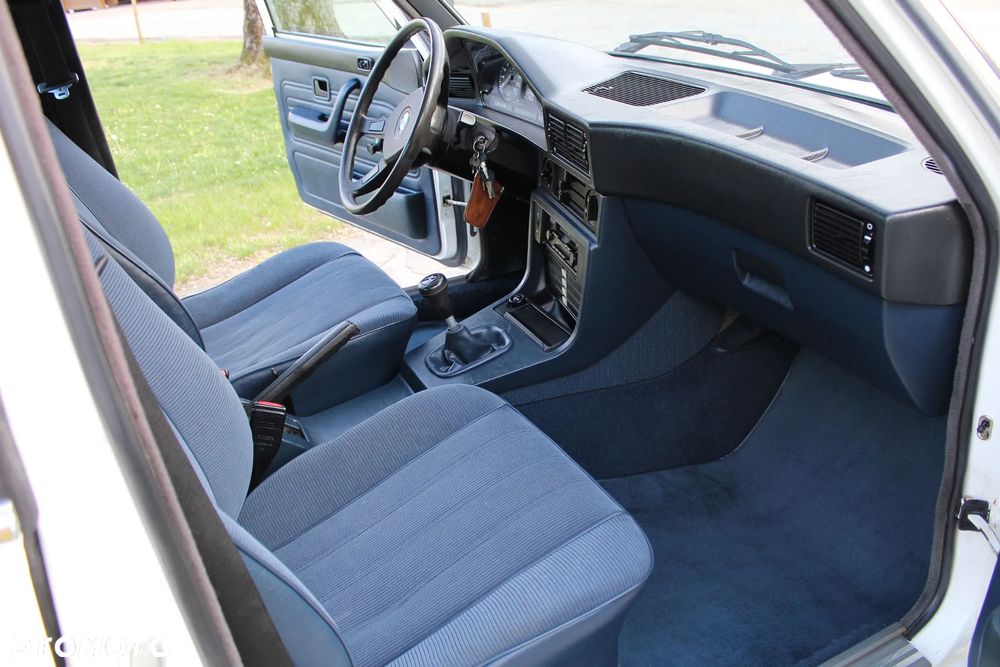 BMW Seria 5 518 i - 11