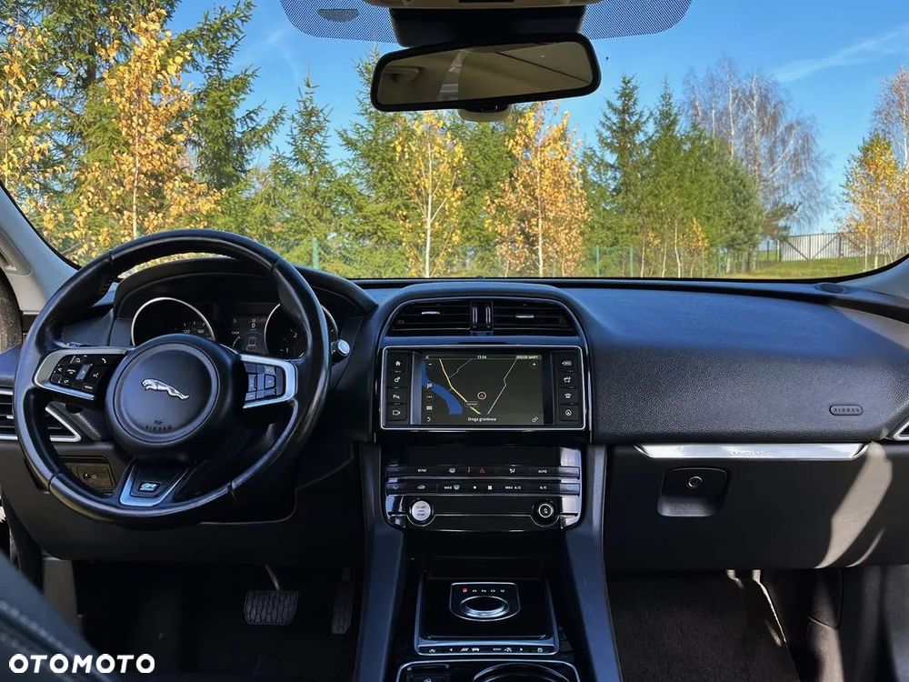 Jaguar F-Pace - 7