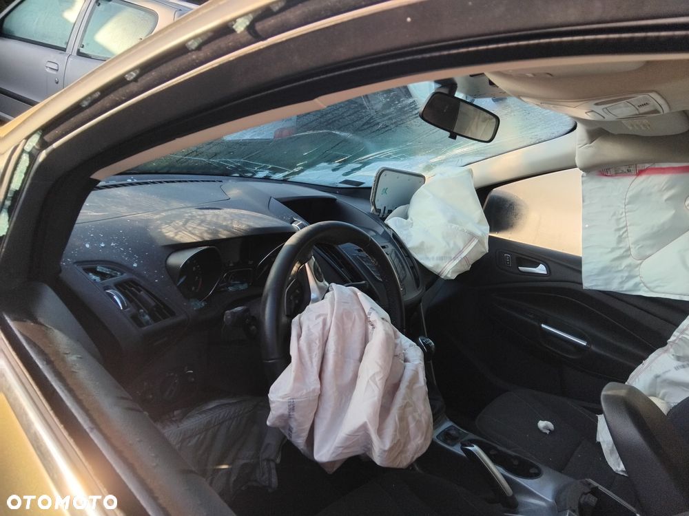 Ford Kuga mk2 z silnikiem 1,6 EcoBoost SCTI 150 PS i skrzynią manualną 6 bieg lakier kod JD - 5
