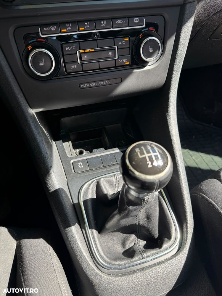 VOLKSWAGEN Golf 2012 — imagine 15
