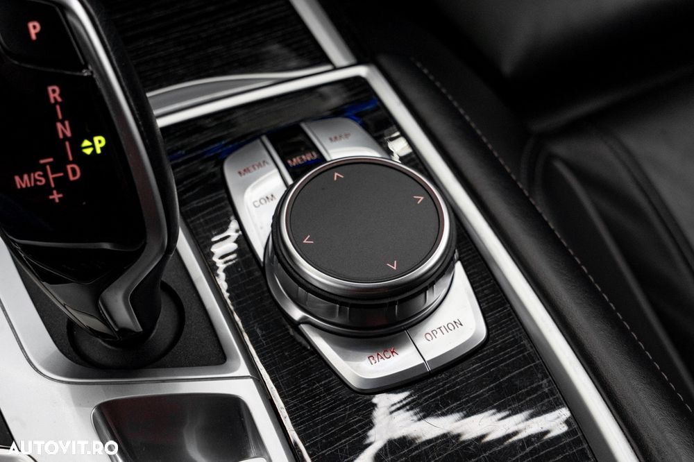 BMW Seria 7 730d MHEV - 36