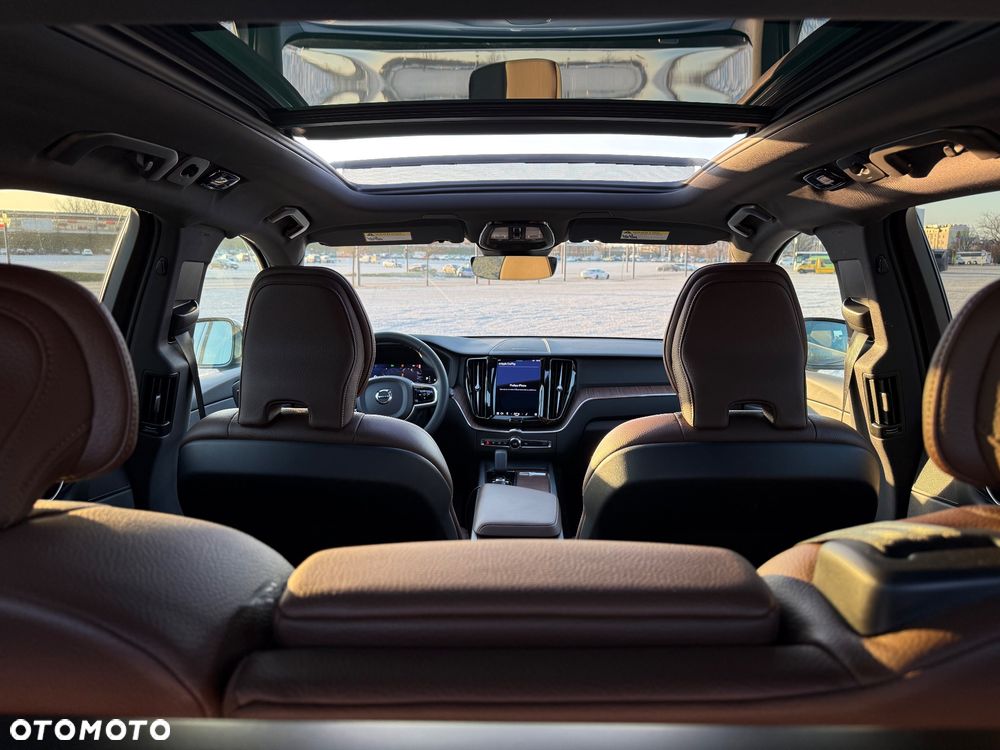 Volvo XC 60 B5 B AWD Plus Dark - 12