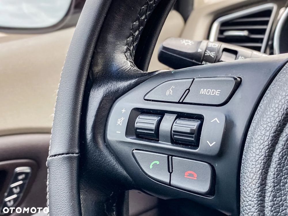 Kia Carnival - 24
