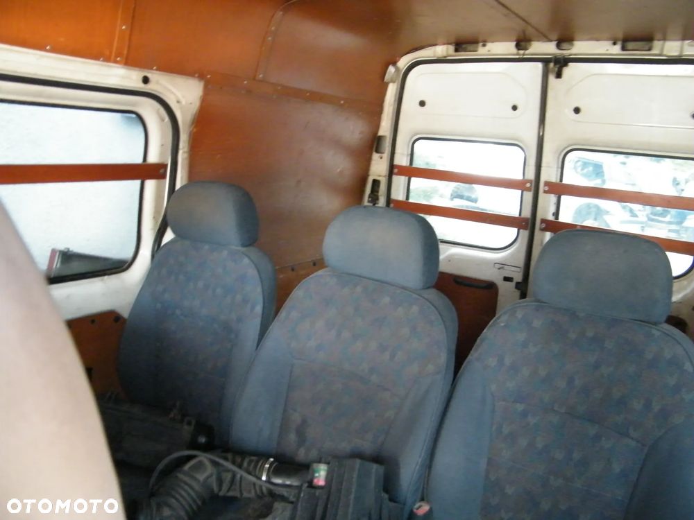 Ford Transit (00-06r.) 2.0TD 85KM.Silnik Duratorq DI (85PS)  Skrzynia VXT75 Lakier Diamond White 73 . Cały na części GWARANCJA !!!  Przód Tył Zestaw Komplet Drzwi Klapa Zderzak Błotnik Maska Grill Atrapa Szyba Pas Lampa Lusterko Boczki Fotel Kanapa Kokpit Deska Rozdzielcza Przełącznik Włącznik Sterownik Przewody Wiązka Instalacja Moduł Komputer Czujnik Listwa Pompa Alternator Wtryski Głowica Rozrusznik Kompresor Sprzęgło Dwumas Silnik Skrzynia ABS Klimatyzacji Paliwa Wspomagania Kolektor Turbina Przepustnica Zawór Chłodnica Koło Hak Belka Sanki Zawieszenie Mcpherson Półoś Amortyzator Wydech Tłumik Zacisk Most - 7