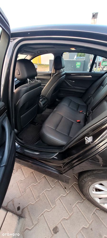 BMW Seria 5 528i xDrive - 15