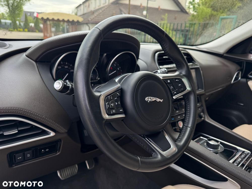 Jaguar F-Pace 25t AWD Prestige - 5
