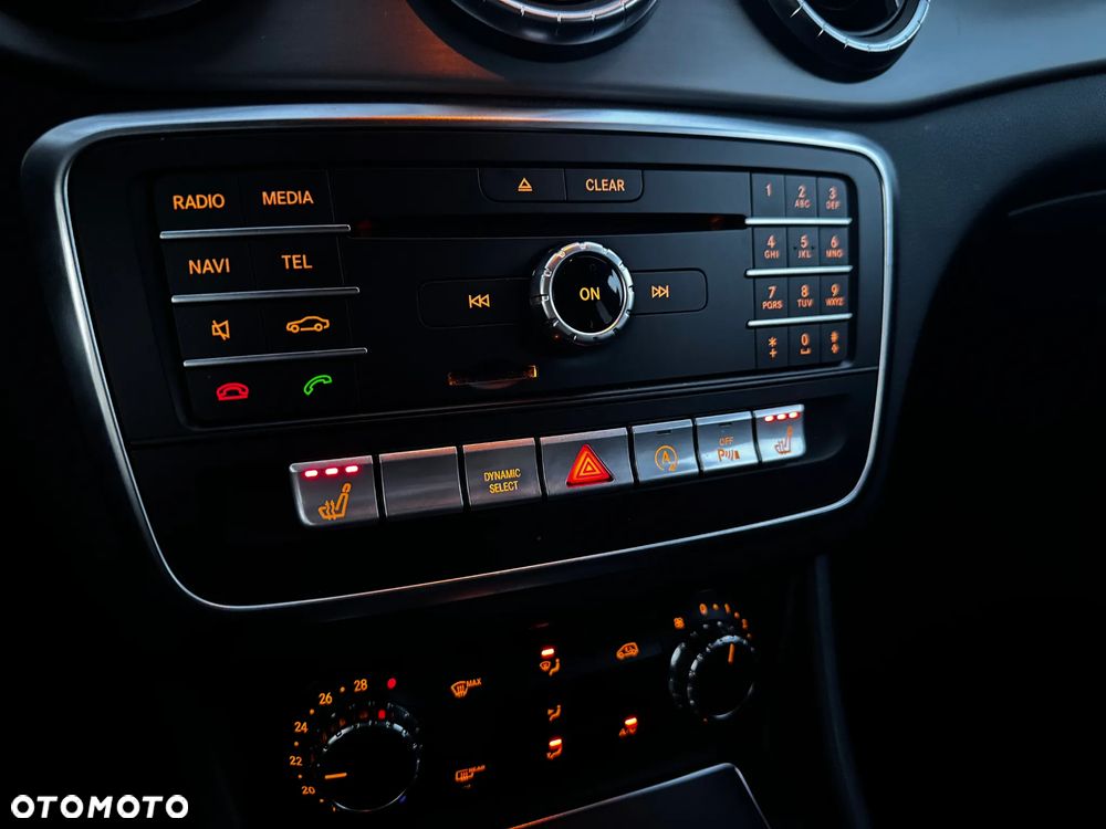 Mercedes-Benz CLA 200 7G-DCT AMG Line - 20