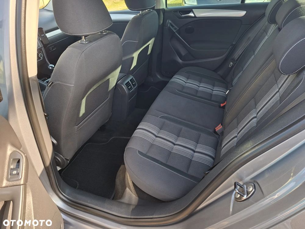 Volkswagen Golf 2.0 TDI DPF MATCH - 8