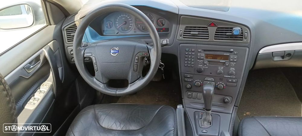 Volvo XC 70 D5 Nivel 2 Auto. - 4