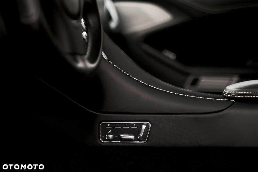 Aston Martin Vanquish - 36