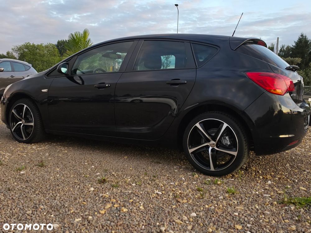 Opel Astra 1.6 Design Edition - 15