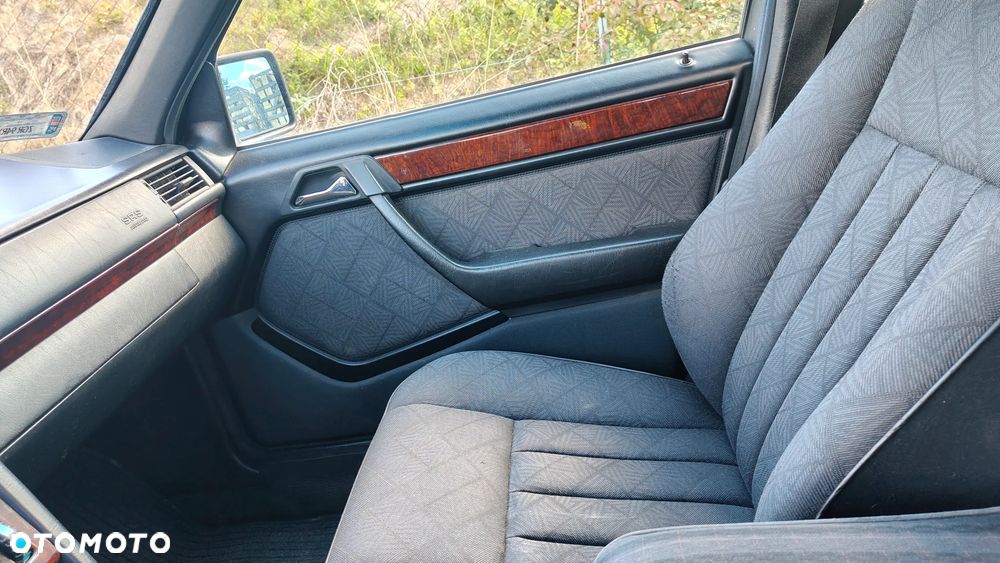 Mercedes-Benz W124 (1984-1993) - 28