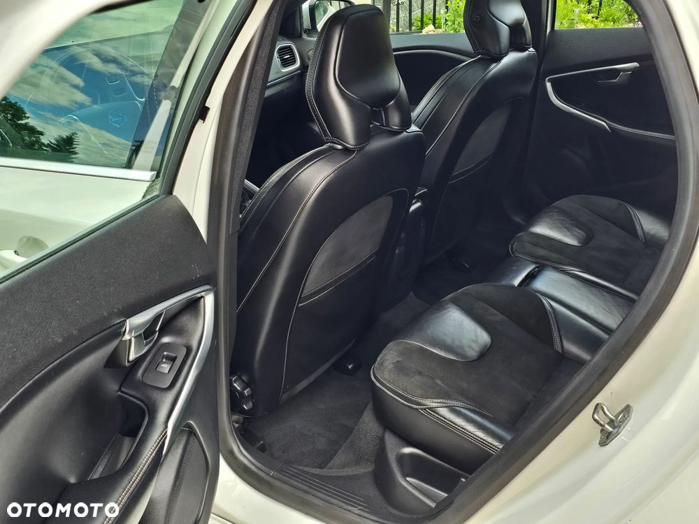 Volvo V40 D2 R Design - 20