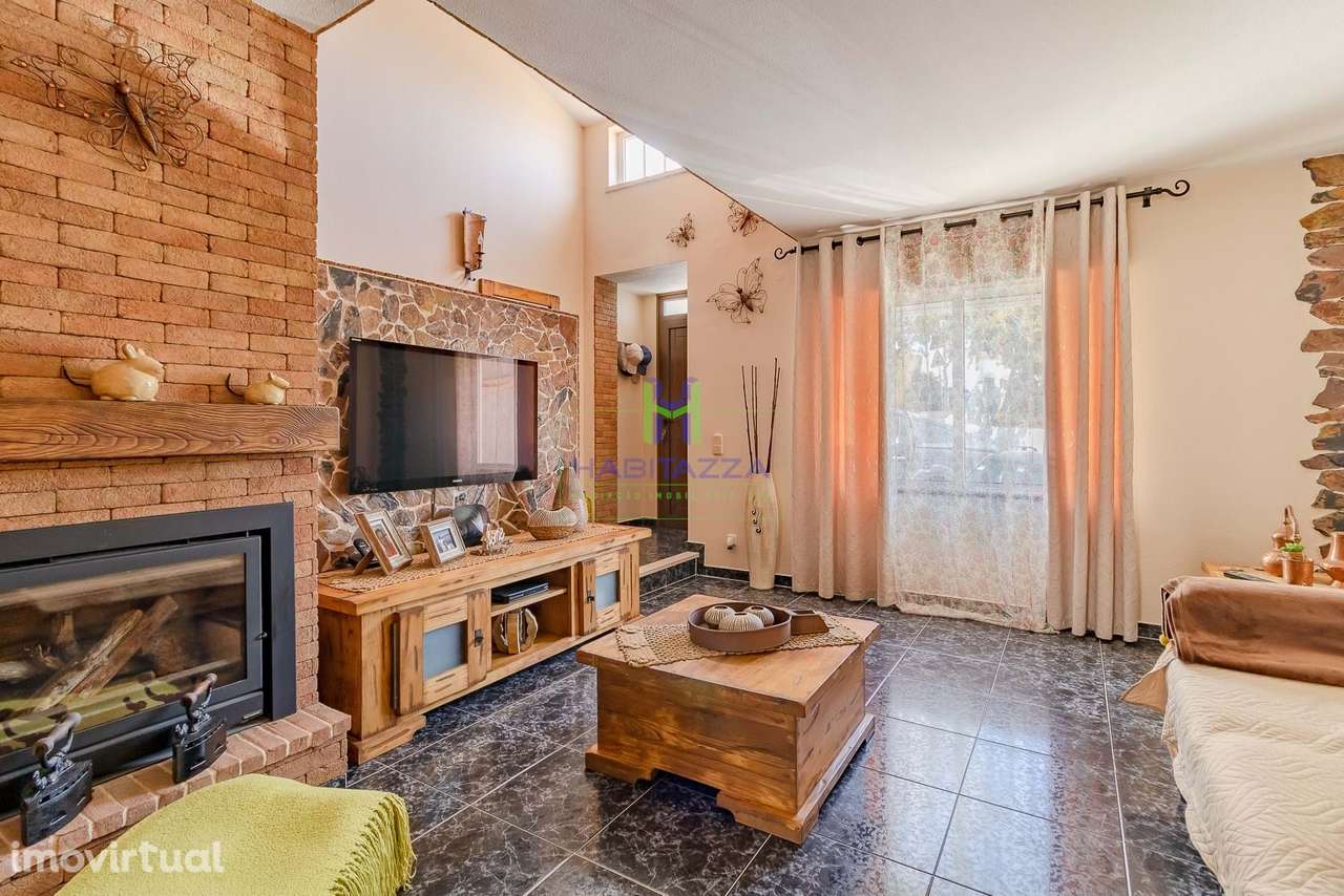 Moradia T4 com Quintal  à venda no Chinicato - Lagos - Grande imagem: 2/26