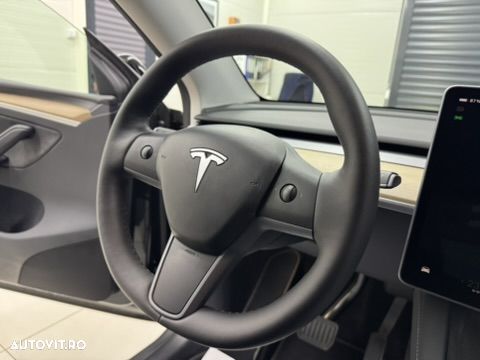 Tesla Model Y Long Range Dual Motor AWD - 8