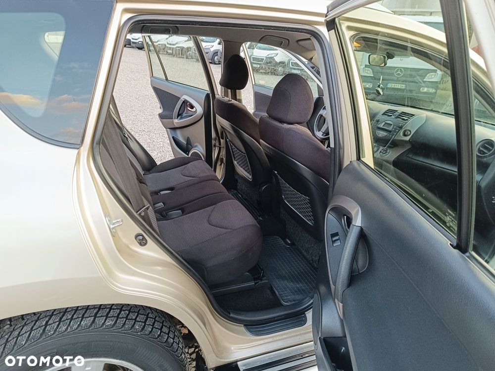 Toyota RAV4 2.2 D-4D Sol - 13