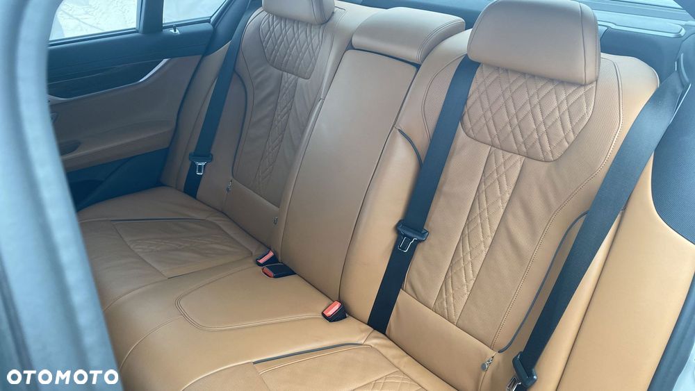 BMW Seria 7 740d xDrive mHEV sport - 13