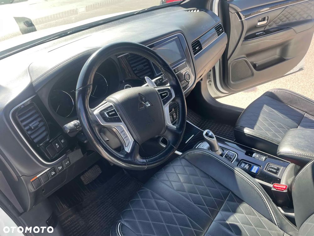 Mitsubishi Outlander - 18