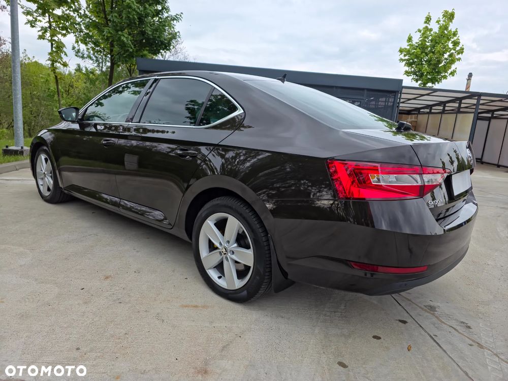 Skoda Superb 2.0 TSI Ambition DSG - 6