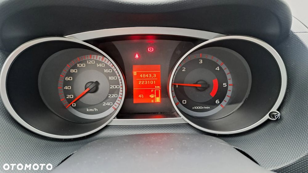 Mitsubishi Outlander 2.0 DID Intense + - 18